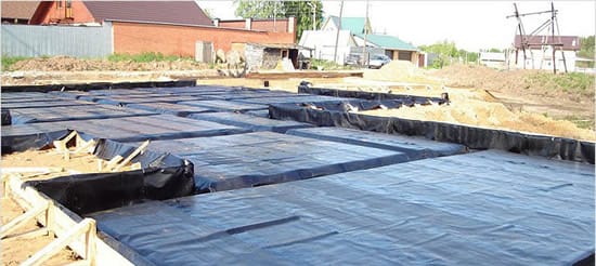 Процесс гидроизоляции фундамента