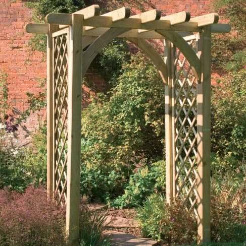 Горизонтальная арка, служащая входом в сад
