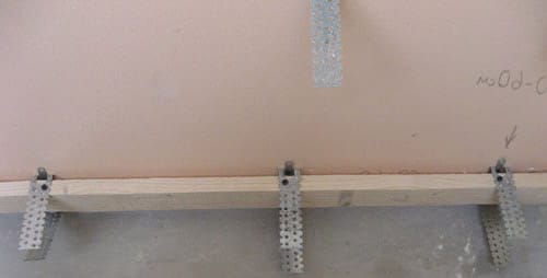 Установка нижнего бруска