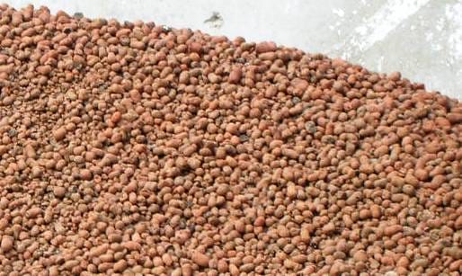 Керамзит широко применяют для утепления и стяжки пола