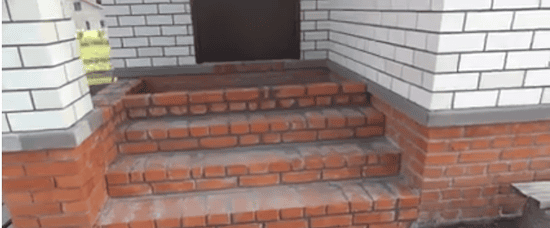 Крыльцо из кирпича будет выглядеть примерно так