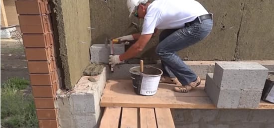 Кладка первого блока