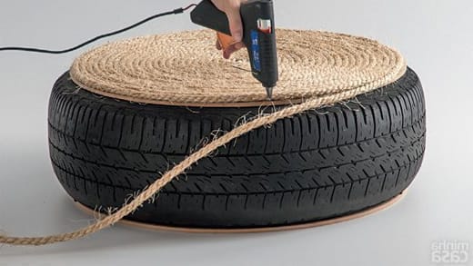 Когда крышку обклеили переходим к обклеиванию покрышки