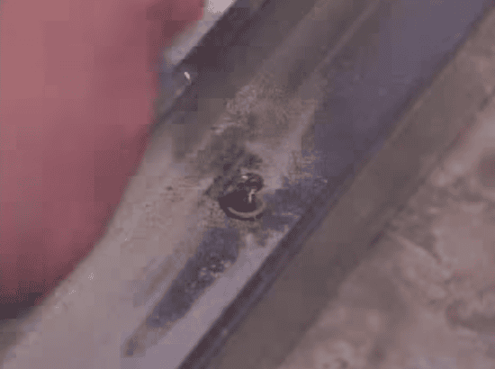 Крепление маяков с помощью дюбилей