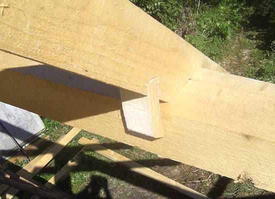 Крепление стропил наслонного типа