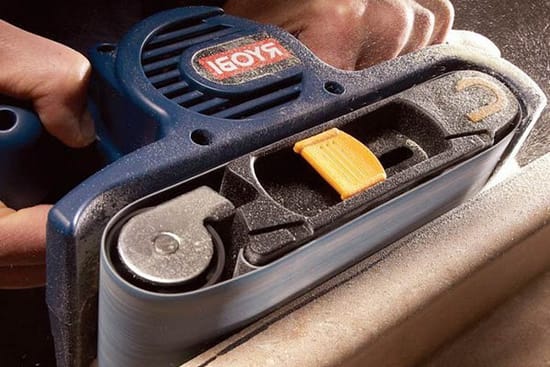 Ленточная шлифовальная машина по дереву