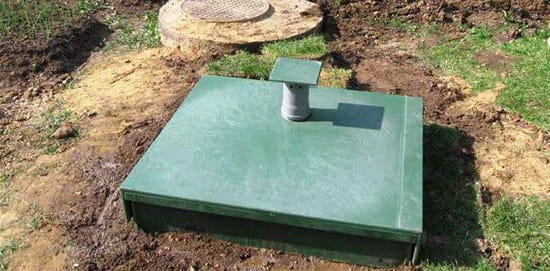 Вид установленного септика на участке