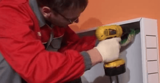 Монтаж шкафа водяного коллектора