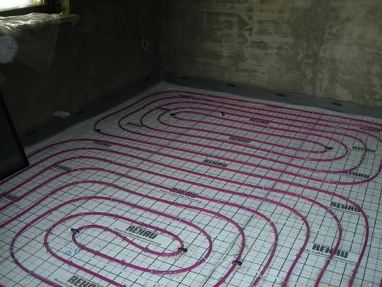 Монтаж труб для водяного теплого пола фото