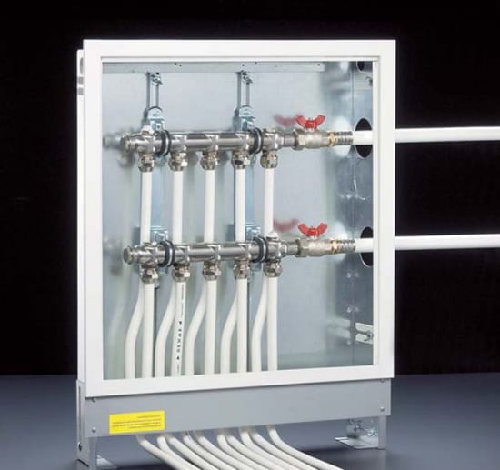 Монтаж труб к коллекторному ящику