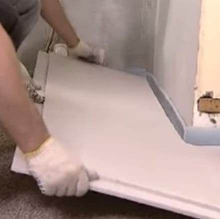 Начинаем укладку плит