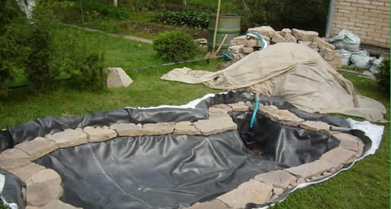 Начинаем выкладывать камни по контуру