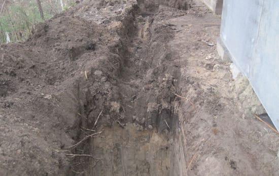 Образец вырытого котлована под септик тритон