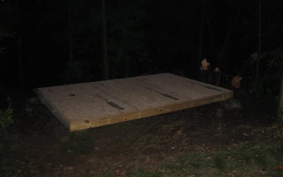 Обшиваем брус от фундамента ДСП