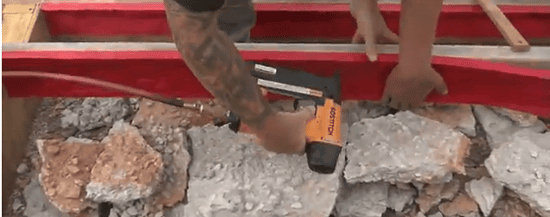 Обшиваем края опалубки специальной тканью