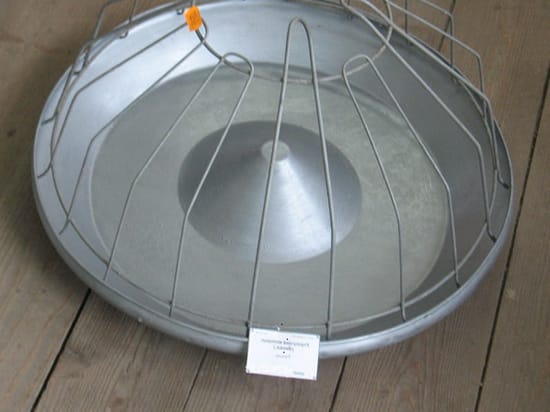 Обычная поилка (миска) для кур