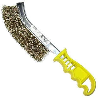 Очищаем поверхность пола