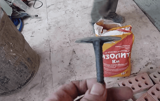 Пластиковые грибки для дополнительной фиксации