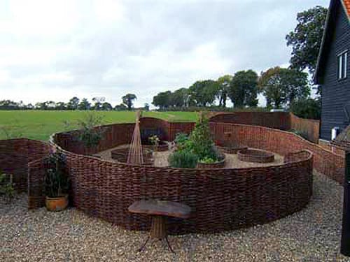 Плетеный заборчик