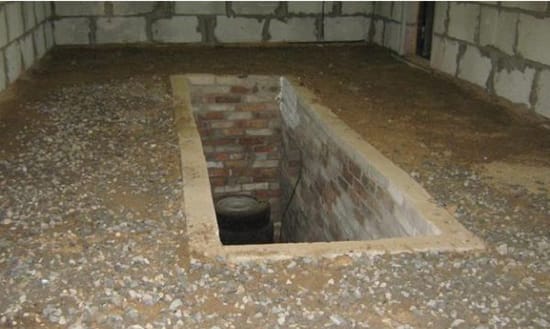 Подготавливаем основание перед заливкой бетонного пола