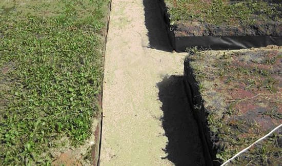 Подготовка траншеи для участка