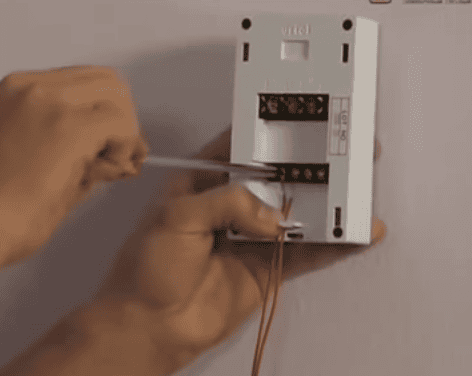 Подключаем провода - фото