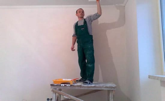 После нанесения шпаклевки ее просушивают сутки