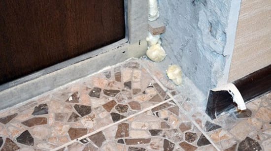 Предварительно прокладываем кабель