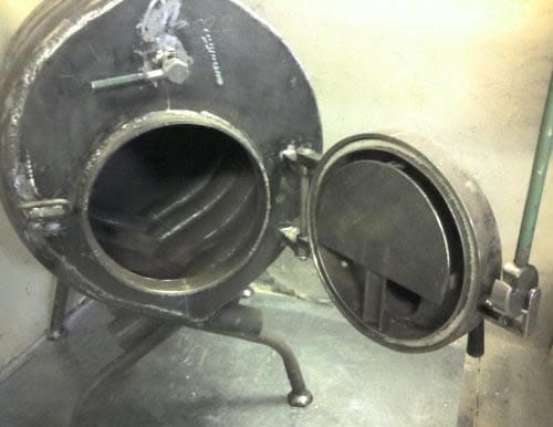 Привариваем дверцу к печи