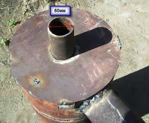 Привариваем крышку с отверстием для трубы распределителя.