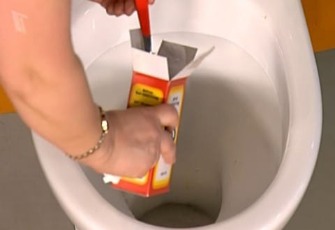 Прочистка унитаза содой - простой способ