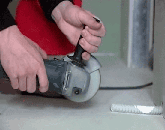 Прорезаем канал под проводку