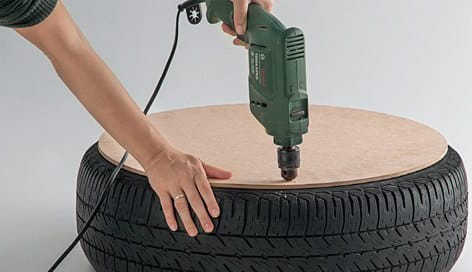 Просверливаем отверстия в фанере и в шине