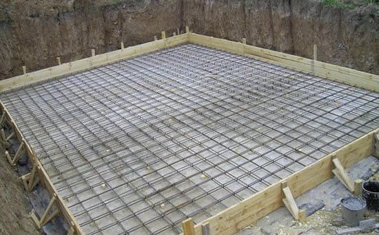 Процесс армирования фундамента