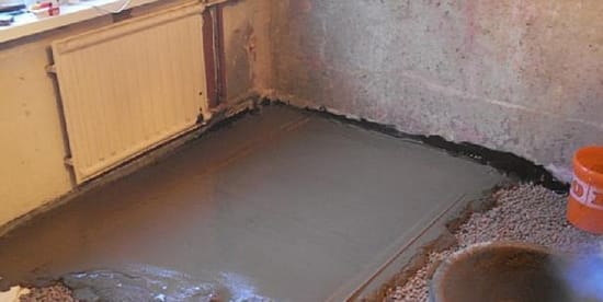 Процесс стяжки пола