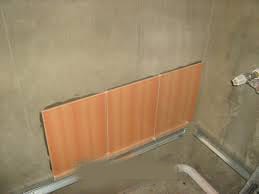 Процесс укладки плитки