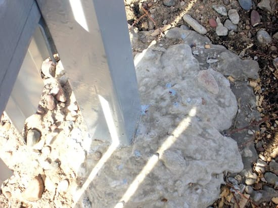 Процесс установки столбов