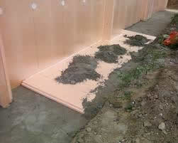 Процесс утепления грунта