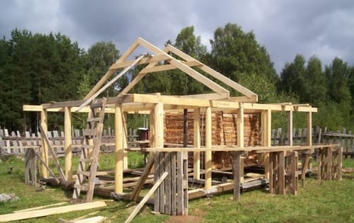 Процесс возведения стен дома