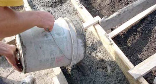 Процесс заливки бетона