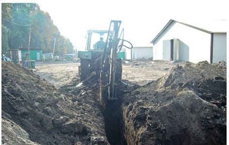 Проводим земляные работы по прокладке канализации