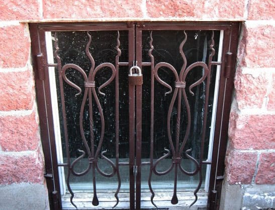 Распашные решетки на окна