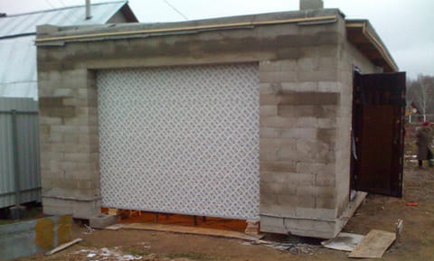 Раздвижные двери в гараже