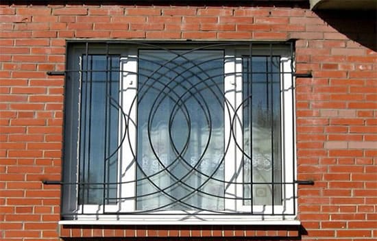 Решетки могут быть как глухими так и распашными