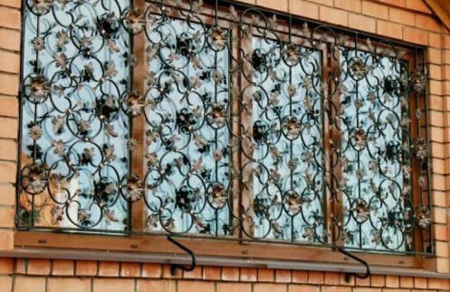 Решетки на окна для загородного дома своими руками