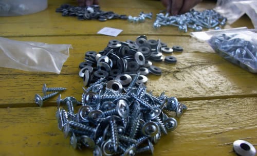 Саморезы для крепления потолка