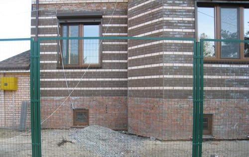 Секционный металлический забор из сварной сетки