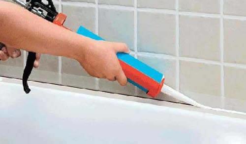 Смазка стыков силиконовым герметиком