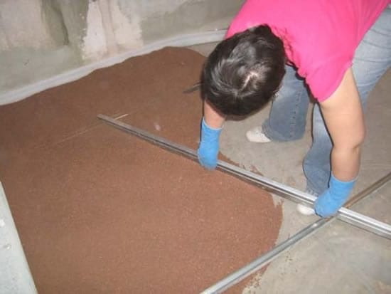 Стяжка пола  помощью керамзита