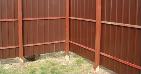 Свайный фундамент для забора из профнастила